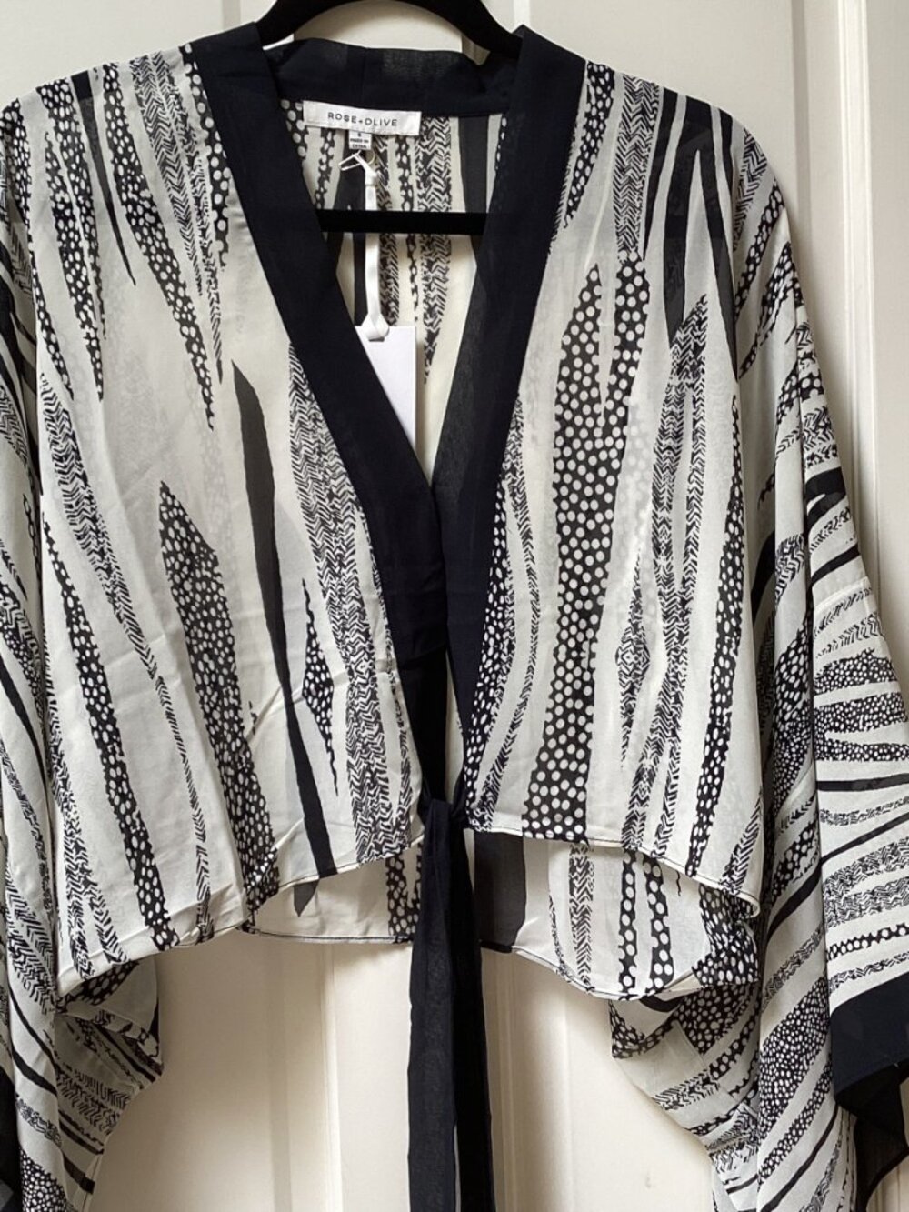 Rose & Olive Black and White Printed Kimono Blouse, Size S - (Fits like a large)